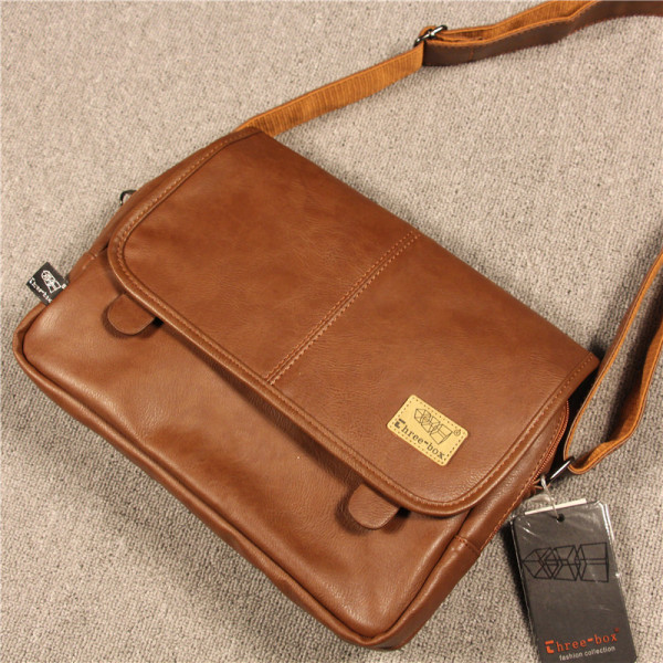 Kis uniszex bőr válltáska