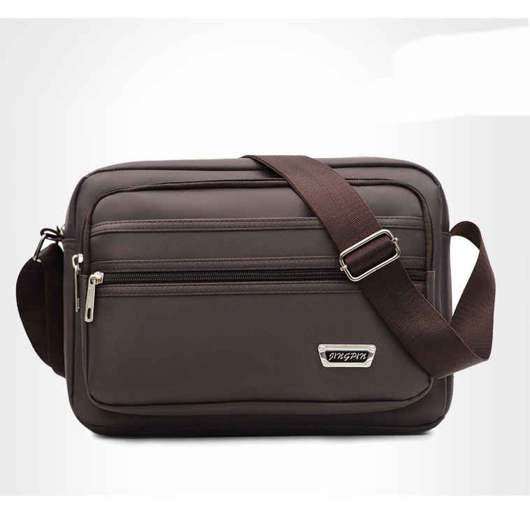 Alkalmi férfi textiltáska elülső zsebbel és cipzárral