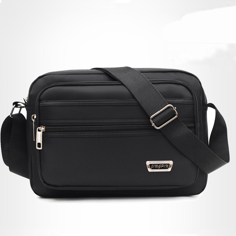 Alkalmi férfi textiltáska elülső zsebbel és cipzárral