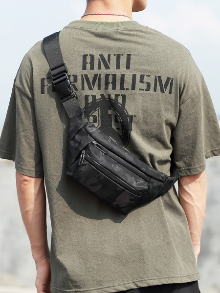 Geanta barbateasca neagra cu maner reglabil - patru modele