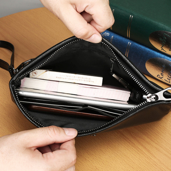 Férfi bőr táska cipzárral és fogantyúval