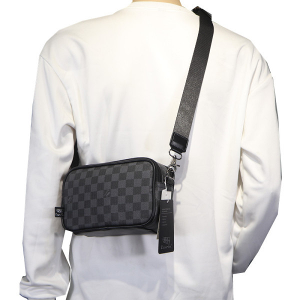 Малка, кожема мъжка чанта с дръжка за през рамото