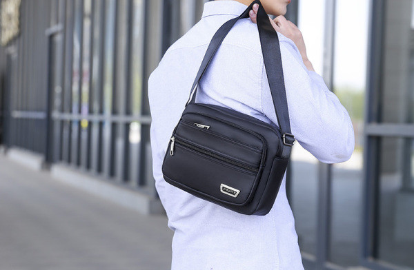 Meeste igapäevane esitaskutega kott