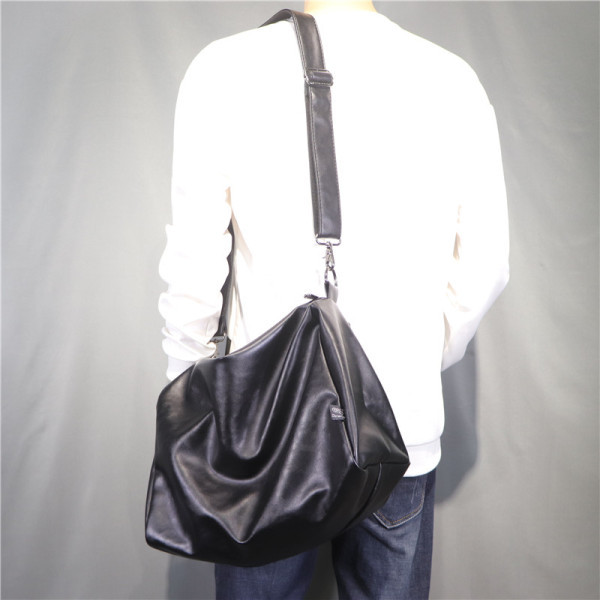 Pehmest nahast suur pika sangaga meestekott