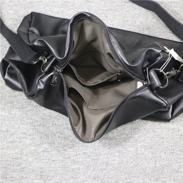 Pehmest nahast suur pika sangaga meestekott