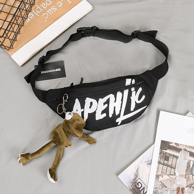 Férfi táska egy fogantyúval és felirattal