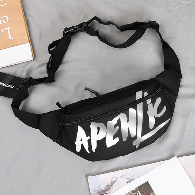 Férfi táska egy fogantyúval és felirattal