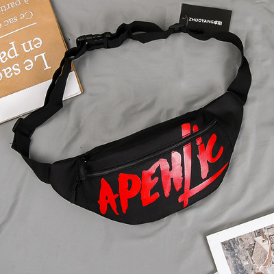 Férfi táska egy fogantyúval és felirattal