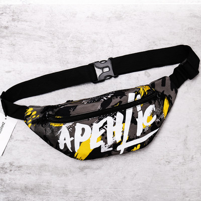 Férfi táska egy fogantyúval és felirattal