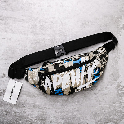 Férfi táska egy fogantyúval és felirattal