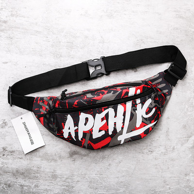 Férfi táska egy fogantyúval és felirattal