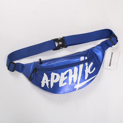 Férfi táska egy fogantyúval és felirattal