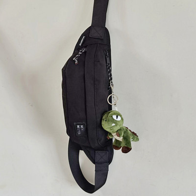 Ανδρική τσάντα σε μαύρο χρώμα + αξεσουάρ