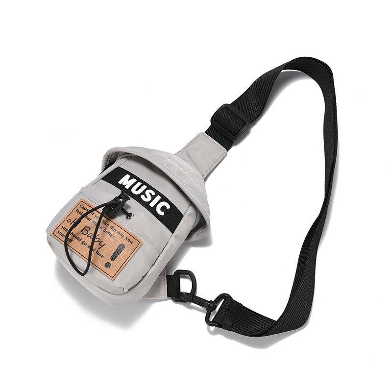 Kolmes värvitoonis kirjaga ja pika sangaga igapäevane meestekott