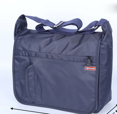 Férfi táska elülső zsebbel - laptophoz is alkalmas