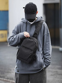 Férfi textiltáska egy pánttal