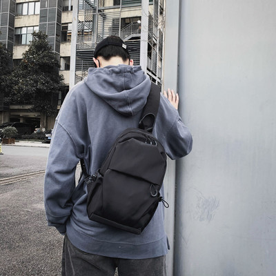 Férfi textiltáska egy pánttal