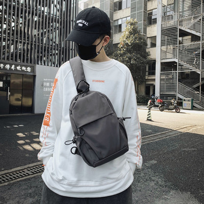 Férfi textiltáska egy pánttal