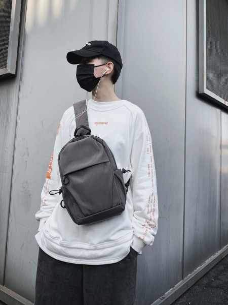 Férfi textiltáska egy pánttal