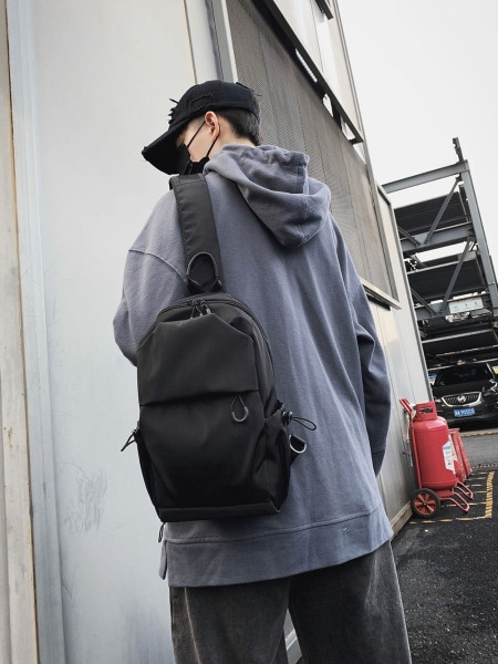 Férfi textiltáska egy pánttal