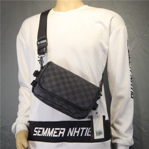 Új modell, korszerű férfi táska