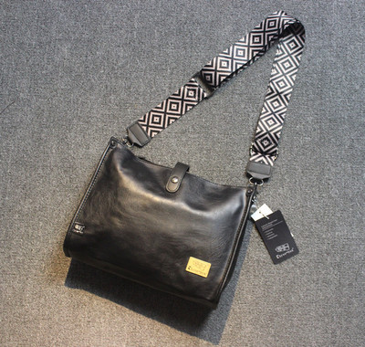 Мъжка кожена чанта с дълга дръжка