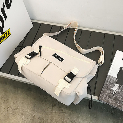 Mindennapi férfi táska csatokkal