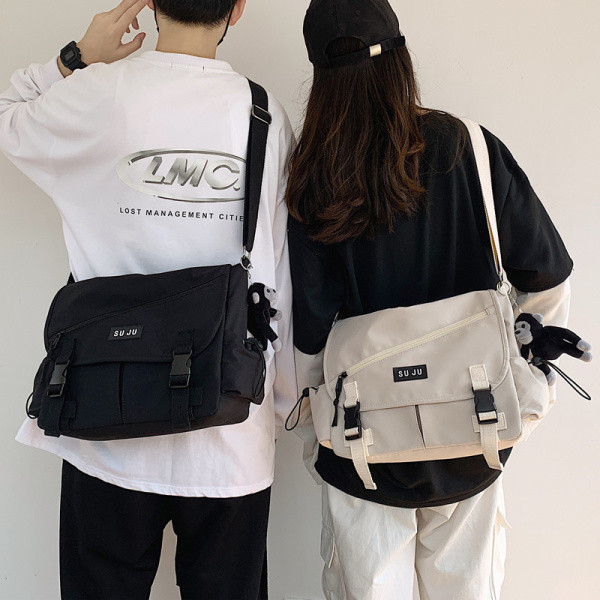 Mindennapi férfi táska csatokkal