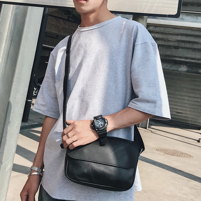 Férfi bőrtáska fém csattal és hosszú fogantyúval