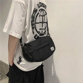 Moodne meeste kott tekstiilist taskuga