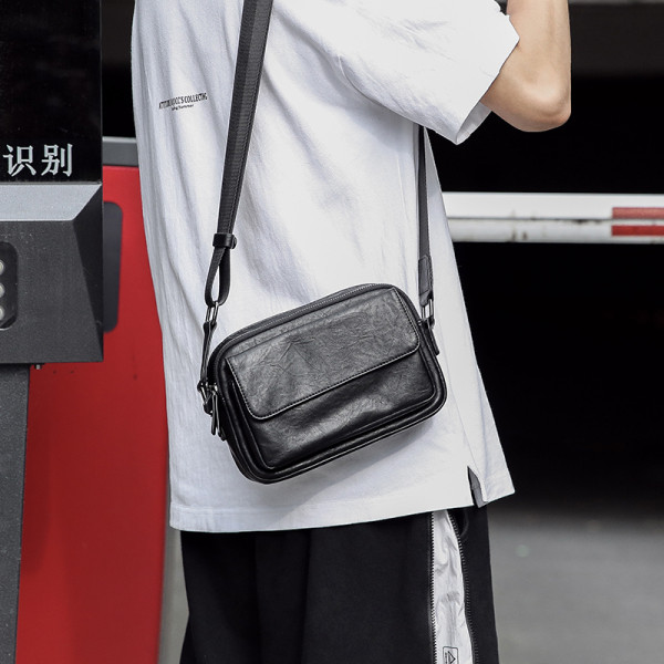 Moodne väike nahast õlakott