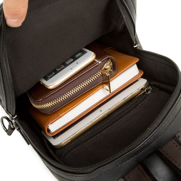 Férfi bőrtáska elülső zsebbel