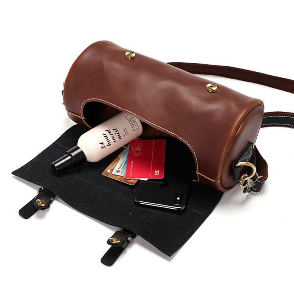 Modern férfi táska eco bőrből, csatokkal