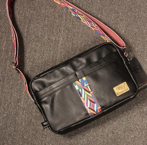 Meeste nahast kott värvilise pika sangaga