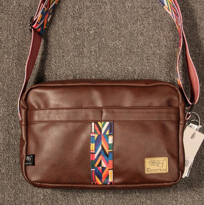 Meeste nahast kott värvilise pika sangaga