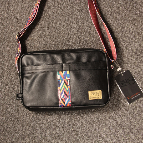 Meeste nahast kott värvilise pika sangaga