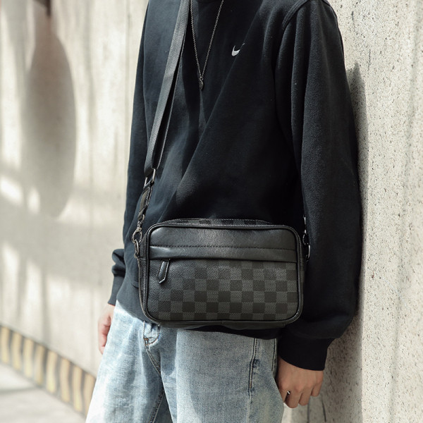 Hétköznapi férfi táska hosszú füllel