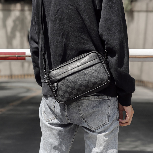 Hétköznapi férfi táska hosszú füllel