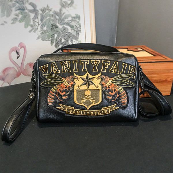 Modern férfi bőrtáska hímzéssel