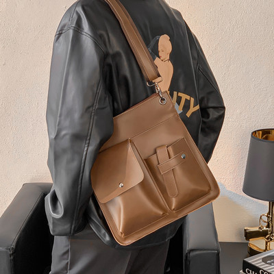 Мъжка кожена чанта с предни джобове