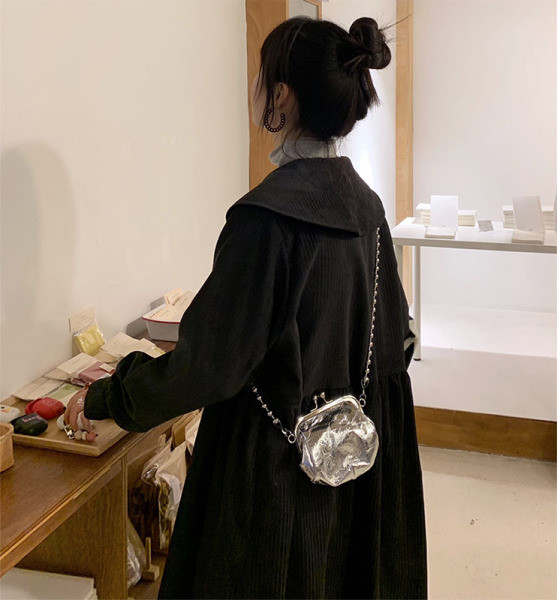 Modern ruha terhes nők számára gombokkal