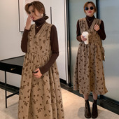 Kivágott modellruha spitz nyakkivágással, terhes nők számára