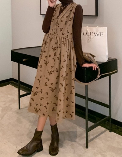 Kivágott modellruha spitz nyakkivágással, terhes nők számára