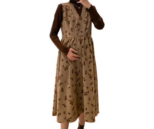 Kivágott modellruha spitz nyakkivágással, terhes nők számára