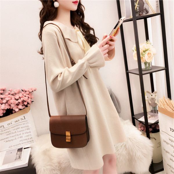 Modern ruha terhes nők számára - széles modell