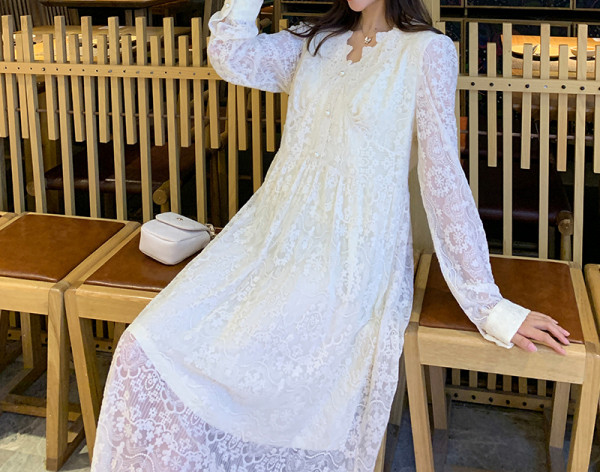 Pikk pitsi ja pikkade varrukatega kleit - rasedatele