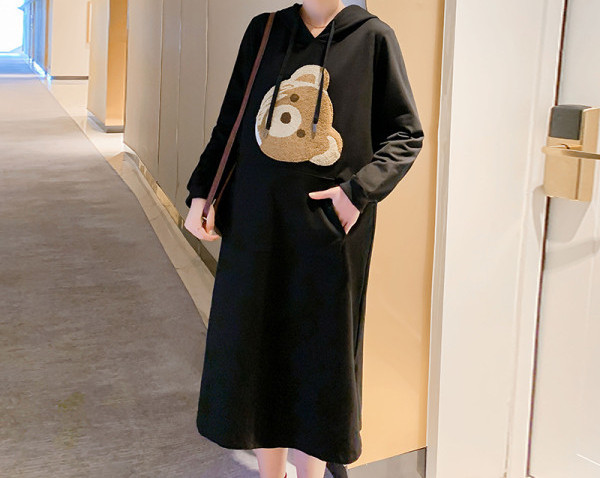 Alkalmi kismama ruha mintával és hosszú ujjú