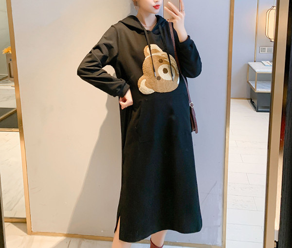 Alkalmi kismama ruha mintával és hosszú ujjú