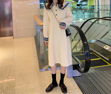 Alkalmi ruha gombokkal terhes nők számára