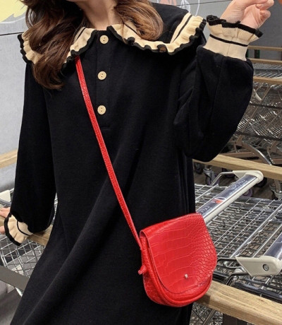 Alkalmi ruha gombokkal terhes nők számára